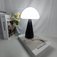 Lampe de table LED moderne de style champignon blanc avec commande tactile pour la décoration de la maison avec fonctions de charge