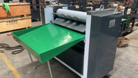Machine semi-automatique de gaufrage de feuilles de papier à motifs pour le poker