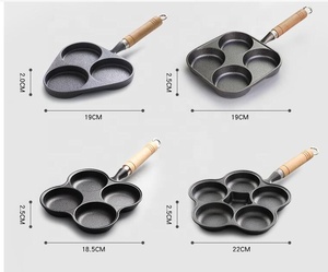 Padella in ghisa a quattro fori con manico in legno per cucinare uova e hamburger - Product Image 4