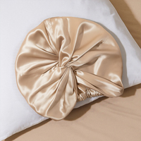 Topi tidur berbahan 100% sutra ini anti kusut, lembut, nyaman, dan ramah di rambut serta kulit Anda.
