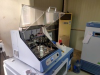 Incubadora de Laboratorio Termostática con Agitador Orbital, Pantalla LCD, 300 RPM, Control Digital y Función de Temporizador