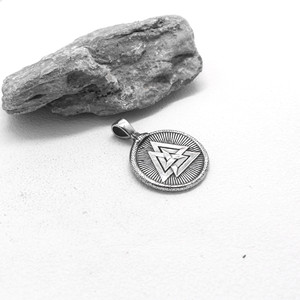 yunnique <b>Titanium</b> Steel Unisex Geometric Round Pendant Necklace Minimalist Style Jewelry For Daily Wear - Product Image 3