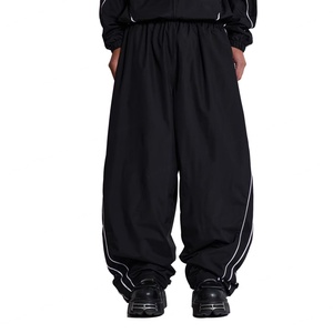 กางเกงขายส่งแบบกำหนดโลโก้เองได้ น้ำหนักเบา แฟชั่นลำลอง เอวยางยืด ผ้าโพลีเอสเตอร์ ดีไซน์ขอบข้างตัดสีแบบเรียบง่าย - Product Image 1