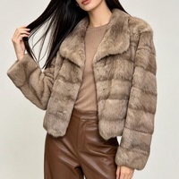Tyan 2026 Nouvelle Veste Courte en Véritable Fourrure de Lapin Taupe pour Femme, Design à Grand Col, Mode Hiver