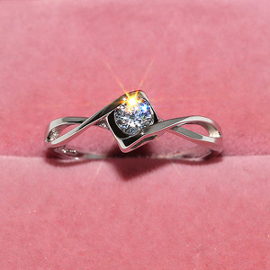 Anello in Oro Bianco con Diamante Taglio Brillante Rotondo Colore G Naturale Stile Romantico da Donna per Fidanzamento - Product Image 1