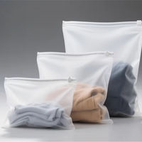 Sacs à vêtements personnalisés imprimés, refermables, recyclables, mats et givrés, avec logo, en plastique transparent, pour T-shirts et chaussettes