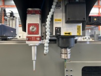 Machine de perçage et de fraisage CNC de 3000 mm, perçage et fraisage au laser pour la fabrication industrielle de fenêtres et de portes