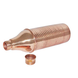 Botella de agua martillada de calidad elegante con tapa para uso doméstico y uso en oficina en metal de cobre - Product Image 1