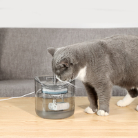Fontaine à eau pour chat automatique à faible niveau sonore en plastique transparent 61oz/1.8L Utilisation en intérieur Design arrondi