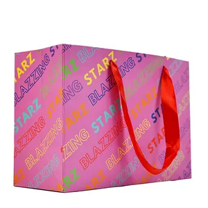 Vente en gros de cadeaux d'artisanat de luxe 250gsm personnalisés sac de papier clair coloré bal de licence imprimé