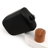 Flacon de parfum rectangulaire arrondi noir mat de 100 ml avec bouchon en bois, vide et rechargeable, vente en gros directe d'usine