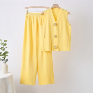 Conjunto de Mujer de Moda Verano 2026: Chaleco de Punto sin Mangas Transpirable con Botones y Pantalones de Pierna Recta Ancha - Venta al por Mayor para Boutiques - Product Image 1