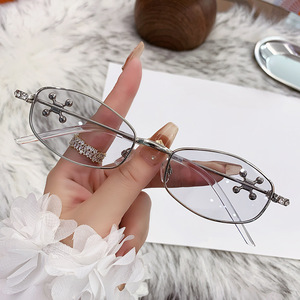 Montures de lunettes ovales avec bordure dorée et détails en diamant, monture complète pour femmes, verres en PC, protection UV 100% - Product Image 3