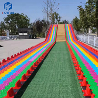 Vente flash Nouvelle glissoire en plastique arc-en-ciel, manège coloré populaire, manège amusant pour parc d'attractions, manèges non motorisés