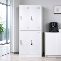 Armoire de rangement métallique à quatre portes avec serrure, poignées encastrées, design moderne pour dortoirs d'employés