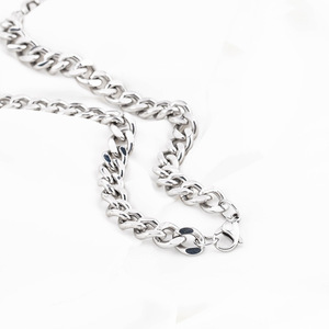 สร้อยคอแฟชั่นสไตล์พังก์ไบค์เกอร์ ยูนิเซ็กซ์  วัสดุไทเทเนียมสตีล  แบบคิวบันเชน  ขัดเงา  ใส่ได้ทุกวัน - Product Image 2