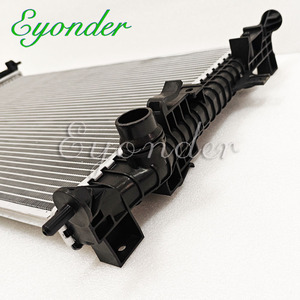 Radiateur de refroidissement du moteur du réservoir d'eau pour Citroën <span class=keywords><strong>C4</strong></span> <span class=keywords><strong>Grand</strong></span> <span class=keywords><strong>Picasso</strong></span> Peugeot 3008 308 1609961580 3639410 9678711180 - Product Image 5