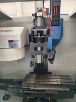 Centre d'usinage vertical de bureau à grande vitesse VMC mini fraiseuse CNC pour la découpe des métaux