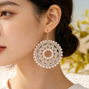 Pendientes colgantes con forma de flor bohemia, imitación de perla, chapados en oro, joyería de fiesta para mujer - Product Image 1
