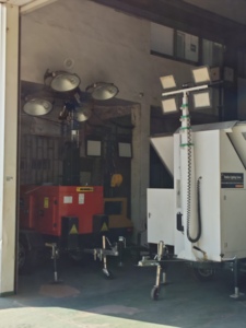 เสาไฟ LED พลังงานแสงอาทิตย์แบบต่อเนื่อง 4x300W โซลาร์ 5KWH 15KWH 20KWH แบตเตอรี่ IP66 สำหรับพื้นที่แห้งแล้ง/ป่าฝน - Product Image 5