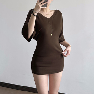 Vestido Mini Marrón de Verano para Mujer 2026 con Cuello en V, Manga Corta, Sin Espalda, Detalle de Cadena, Ajustado, para Fiesta y Club, Sexy - Product Image 4