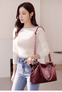 กระเป๋าสะพายข้างดีไซน์ใหม่ทันสมัย คุณภาพสูง หนัง PU กระเป๋าสะพายไหล่ กระเป๋าถือลำลองสุดหรูสำหรับผู้หญิง - Product Image 2