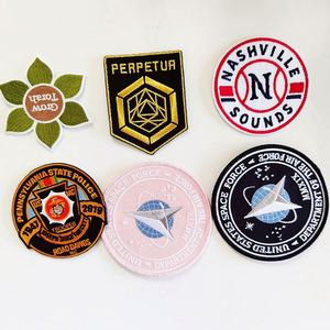 Patch brodé personnalisé à thermocoller pour vêtements - Product Image 2