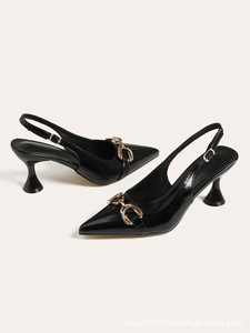 Escarpins tendance pour femme à talons aiguilles, avec chaîne métallique et bouts pointus, style célébrité de niche, talons très hauts - Product Image 3