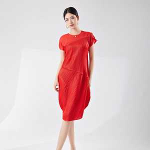 Nouvelle Robe Plissée Miyake pour Femme 2026, Longueur Genou, Coupe Cocon, Panneau Diagonal Asymétrique, Style Lanterne Architecturale - Product Image 1