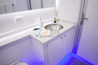 Maison préfabriquée à 4 stations Salles de douche Salle de bain portable Camping en plein air Toilettes mobiles Remorque de luxe pour toilettes avec DOT