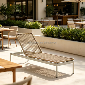 Chaise longue d'extérieur en aluminium tressé sans accoudoirs, à usage commercial - Product Image 3