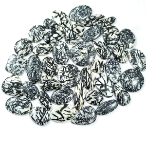 Radha Arts – Cabochons en hornblende naturelle en gros, faits à la main, de haute qualité, formes ovales/goutte d'eau/rondes/carrées/fantaisie, blancs - Product Image 1