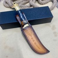 Couteau de chasse à lame fixe en acier Damas Full Tang avec manche en laiton et résine noire pour activités tactiques et cadeaux d'extérieur