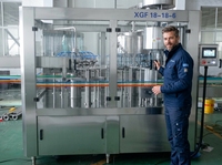 Machine de remplissage et de bouchage automatique de bouteilles PET de 300 ml à 2000 ml, 3 en 1, pour la production d'eau et de boissons minérales