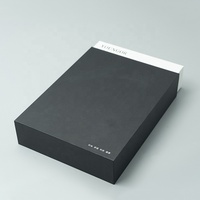 Emballage personnalisé de luxe pour t-shirts, vêtements, cadeaux, papier artistique, dossiers recyclables, design d'emballage