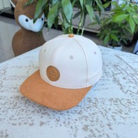 Casquette de baseball pour enfants en coton suédé personnalisée, à visière plate, 6 panneaux, avec œillets contrastants et patch en caoutchouc, vente en gros pour marques de vêtements pour enfants