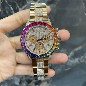 Montre en quartz de luxe avec des pierres de moissanite glacées magnifiques, conçue pour la beauté et la précision - Product Image 1