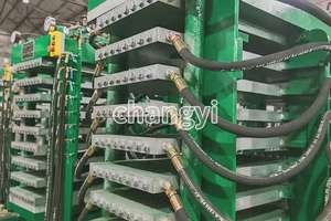 <span class=keywords><strong>Machine</strong></span> de moulage hydraulique à quatre colonnes <span class=keywords><strong>Machine</strong></span> de moulage par presse à chaud 1.5T avec plaques chauffantes et cylindre pour le thermoformage industriel - Product Image 4