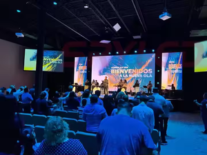 टिकाऊ पोर्टेबल मूवी स्क्रीन मॉड्यूलर नेतृत्व वाली स्प्लिंग स्क्रीन त्वरित असेंबली मानक कैबिनेट प्रदर्शनी के लिए - Product Image 4