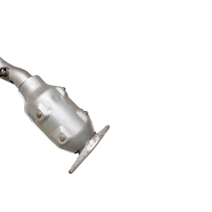 El sistema de escape del Nissan Teana (MR20) 2.0L 2008-2015 cuenta con un convertidor catalítico de acero 409 montado centralmente. - Product Image 3