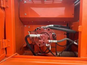 Excavadora DOOSAN DX140 Usada en Venta, Modelo DX140LC con Enganche Rápido, Martillo Hidráulico y Bajo Consumo de Combustible - Product Image 6