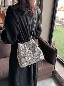 Bolso de Hombro Tipo Tote para Mujer 2025 con Cadena, Asa Superior, Brillante, de Lujo, Tipo Cubo, de 2-2.9L, con Forro de Poliéster - Product Image 4