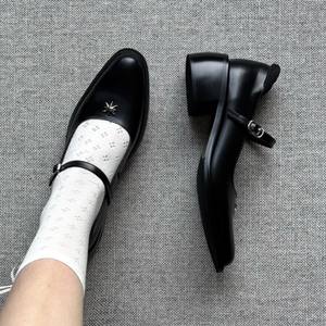 Bailarinas de estilo inglés con punta cerrada y boca poco profunda para mujer, retro, tacón grueso, hebilla única, cuero genuino, impermeables, ligeras - Product Image 3