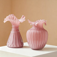 Premium Leicht Luxuriöse Rosa Handgeblasene Glasvase, Klassisches Französisches Design, Dekorative Blumenvase als Wohnzimmer-Dekoration