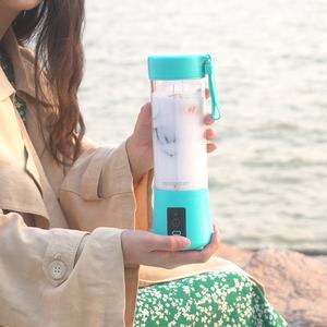 Sei in cerca di un potente estrattore di succo ma desideri l'emozione di triturare il ghiaccio? La risposta è <span class=keywords><strong>qui</strong></span>: una macchina con due poteri sorprendenti, tutto in uno. - Product Image 1