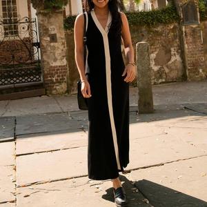 และเดรสแม็กซี่แบบถักคอวีแขนกุดสไตล์อเมริกันติดกระดุมแถวเดียวสีตัดกันแฟชั่น - Product Image 3