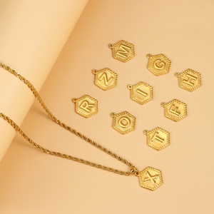 2024OUMI Jewelry Factory 26 Lettre <span class=keywords><strong>Plaque</strong></span> Pendentif Collier en acier inoxydable fileté plaqué or 18 carats - Product Image 5