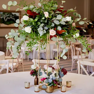 Vente en gros de fournitures de mariage, porte-fleurs en métal blanc, centres de table en plomb pour événement, décoration de mariage
