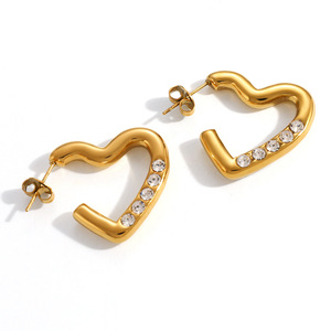 Pendientes de botón con forma de corazón, chapados en oro de 18k, con engaste de bisel e incrustaciones de diamantes, para uso diario. - Product Image 5