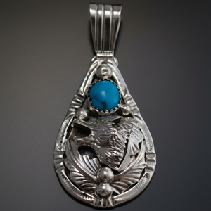 จี้ฝังพลอยสีเทอร์ควอยซ์และเปลือกหอยมุกขนาดใหญ่โดยแดเนียลคอริซ - Product Image 1